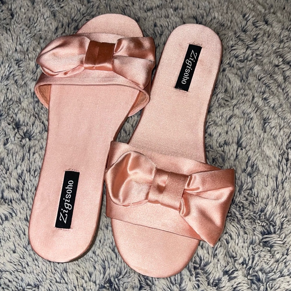 Pink Valiant Slide Sandal with bows These Slides are a Size 8.5 - EUC - Picture 4 of 7